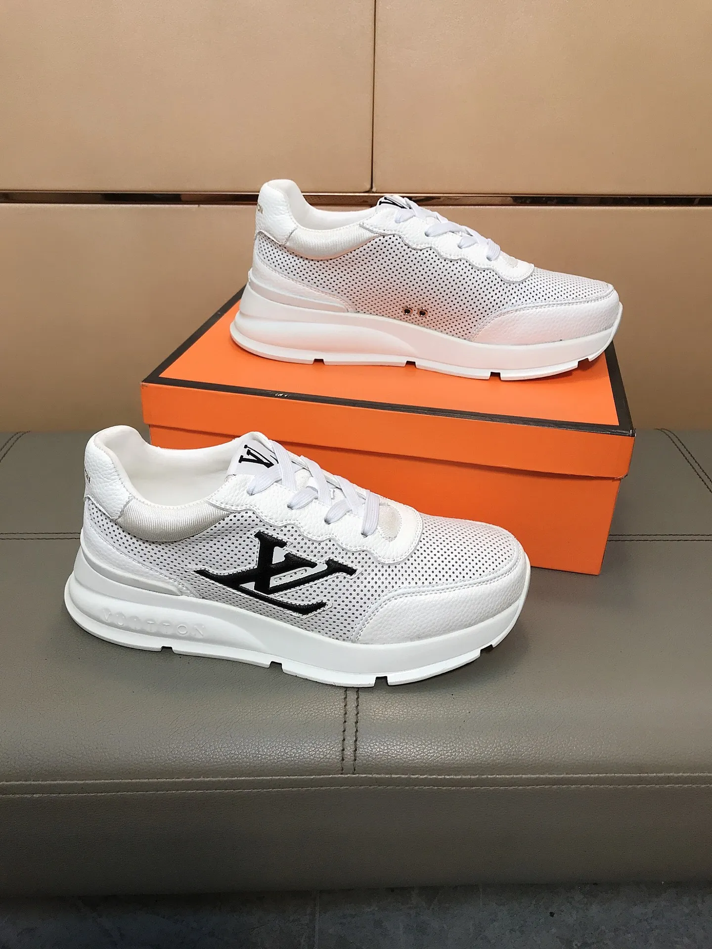 Ex-factory price 442 💎💎🔆New model launched [LV Louis Vuitton] The latest high-quality men's sports and casual shoes, European and American trends 🔰Perfectly blending noble quality and fashionable texture💋💋The upper is made of imported cowhide and sheepskin feet, creating a fashionable personality as a whole to set off your uniqueness! Classic style, cool and stylish trendy male image🌹 38-44👣